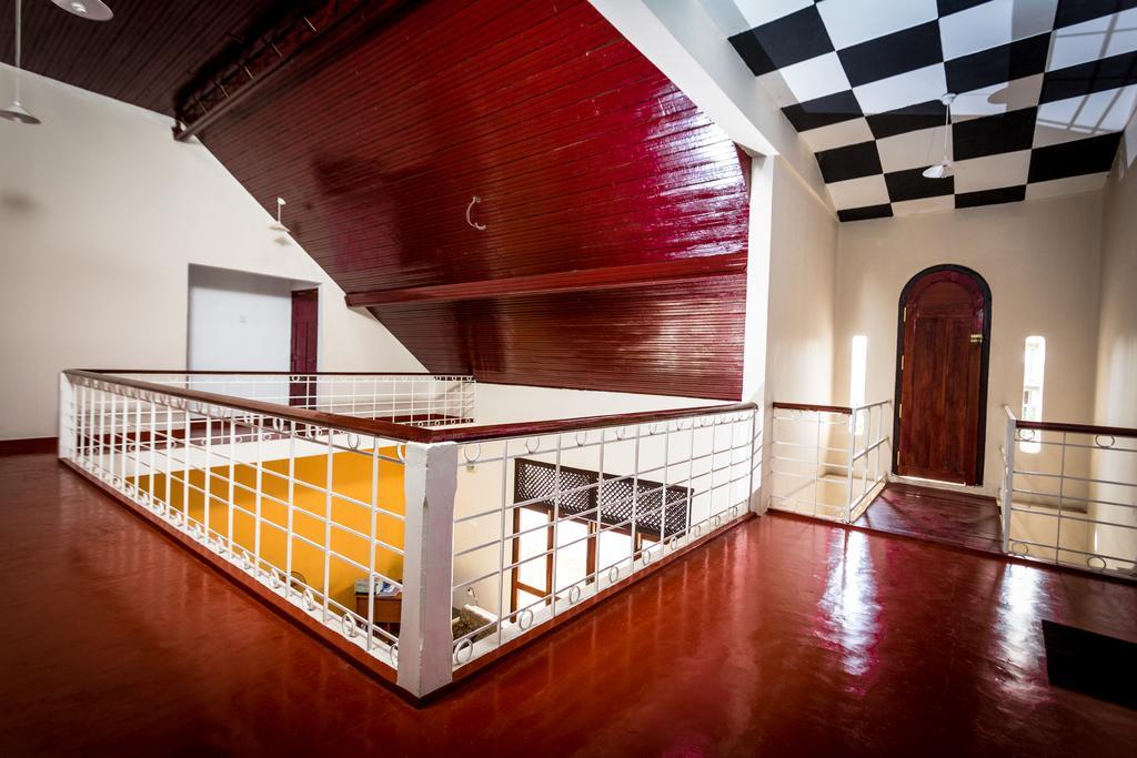 Dayanithi Guest House Джафна Екстериор снимка