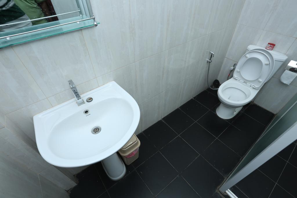 Dayanithi Guest House Джафна Екстериор снимка