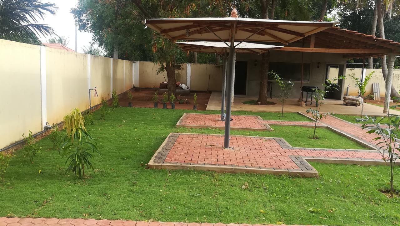 Dayanithi Guest House Джафна Екстериор снимка